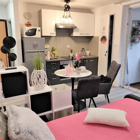 Apartment Mary & Private Free Parking