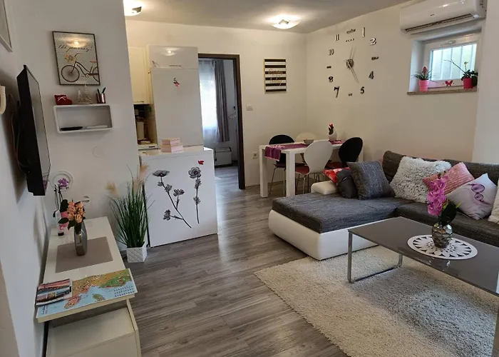 Studio apartment Mari&parking free *