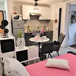 Apartman Apartment Mary & Parking Free